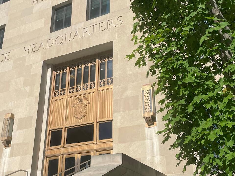 Addressing long 911 hold times in Kansas City, Mo