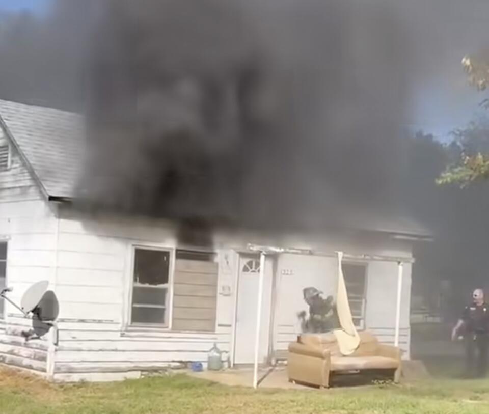 🎥Police investigating fire at Kansas home - NewsBreak