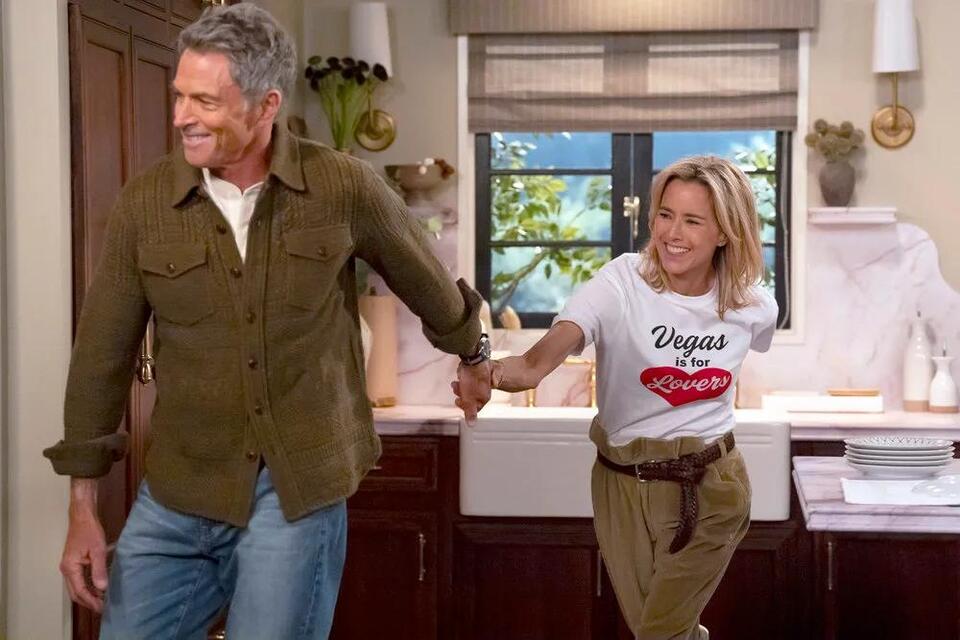 Newlyweds Tim Daly and Téa Leoni starring in NBC’s ‘Newlyweds’ - NewsBreak
