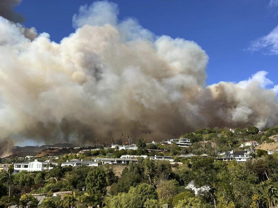 Fire crews in Southern California quickly extinguish brush fires amid ...