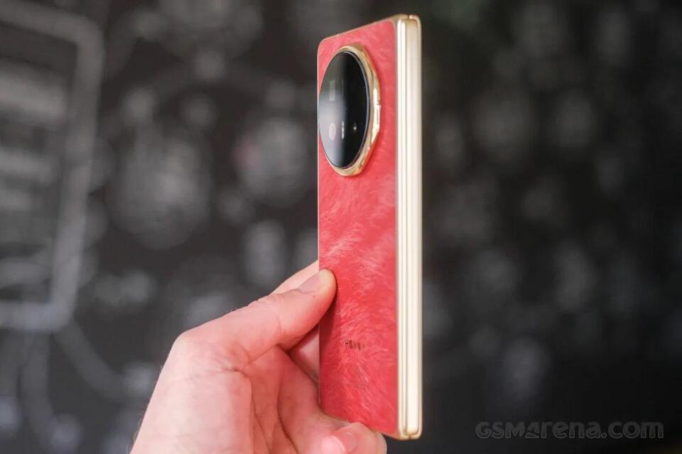 HONOR Magic V6 In Red Shows Refined Design Ahead Of Launch - NewsBreak