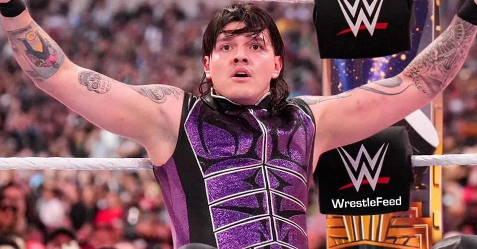 Dominik Mysterio Kicked Out of WWE RAW Ring by Female Star in ...