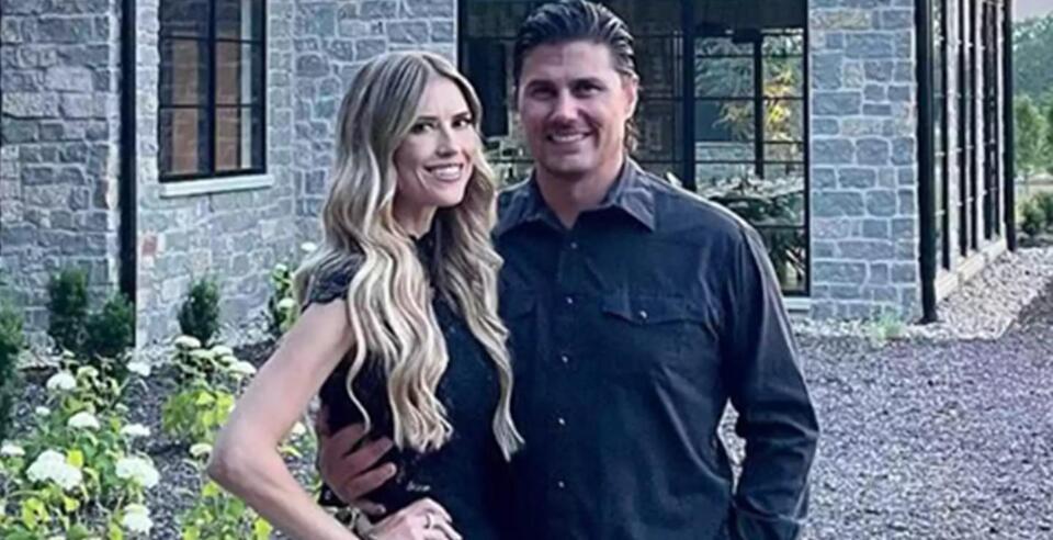 HGTV Star Finalizes Divorce After Messy Split - NewsBreak