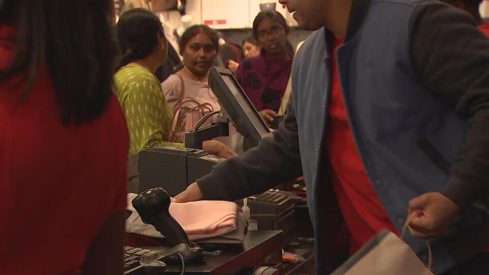 Shoppers brave early hours for Black Friday deals at Charlotte Premium ...