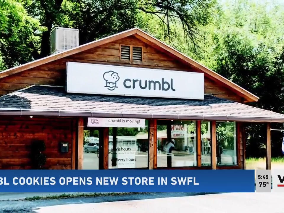 Crumbl Cookies opens at new Cape Coral Commons shopping center
