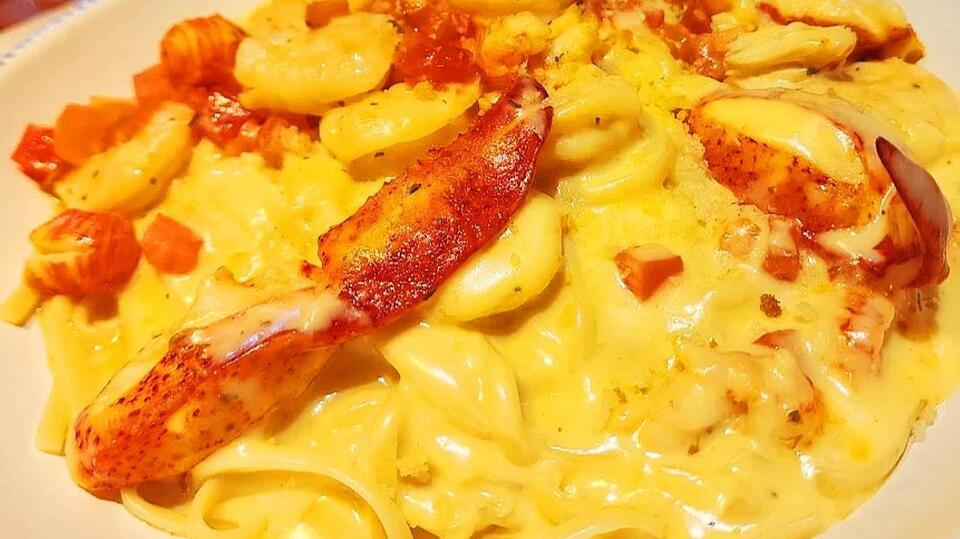 Red Lobster in Volusia County, FL, cited for rodent, flying insect, and food temperature violations