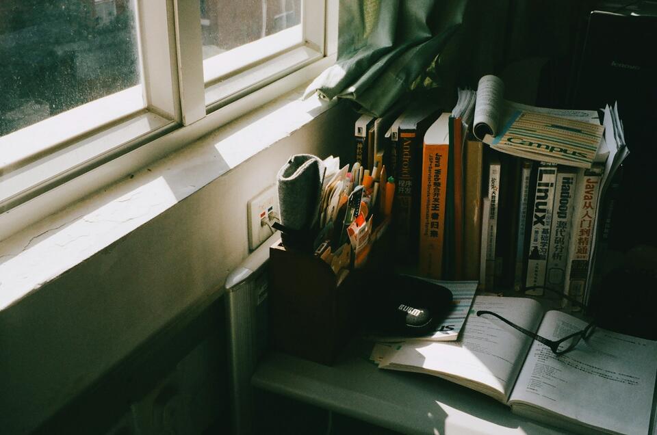 7 Clutter Traps That Make Homes Feel Out of Control - NewsBreak