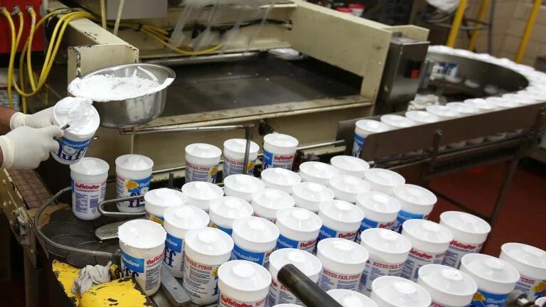 What is Marshmallow Fluff? A guide to the iconic New England spread ...