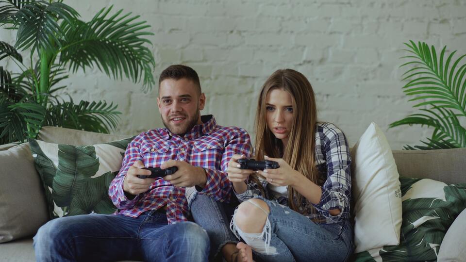 Girlfriend Melts Down After Losing Mario Kart, Cries Over A Blue Shell ...