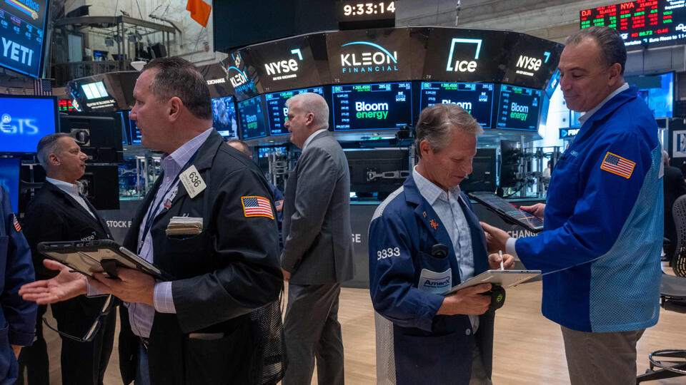 S&P 500 closes near flat after big banks post earnings and memory chip ...