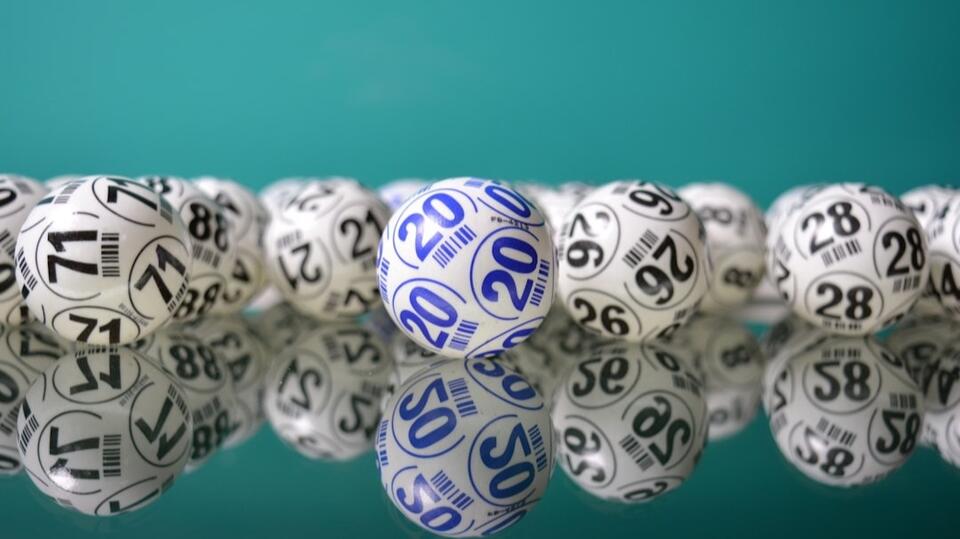 California Mini Mart Sells $5.7 Million Winning Lottery Powerball ...