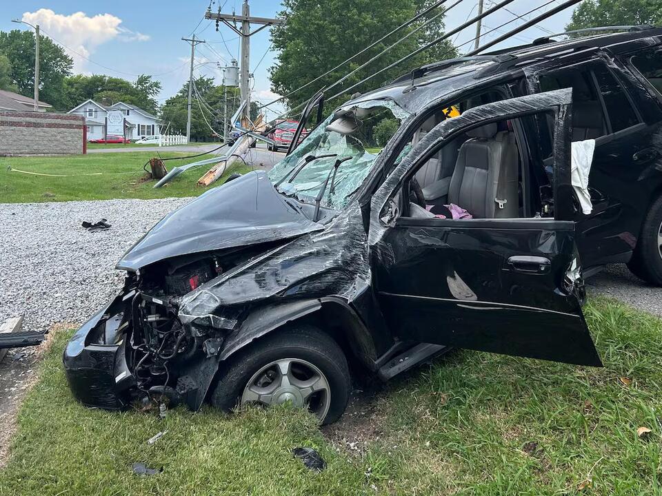 Woman injured, road temporarily closed after crash in McCracken County