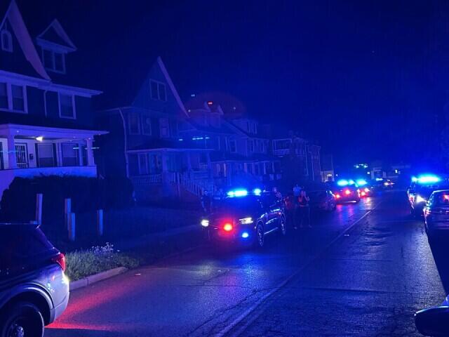 Man accused of killing 2 family members, and wounding 2 officers ...