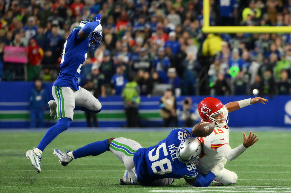 Fans couldn't believe Cris Collinsworth praised Patrick Mahomes after a ...