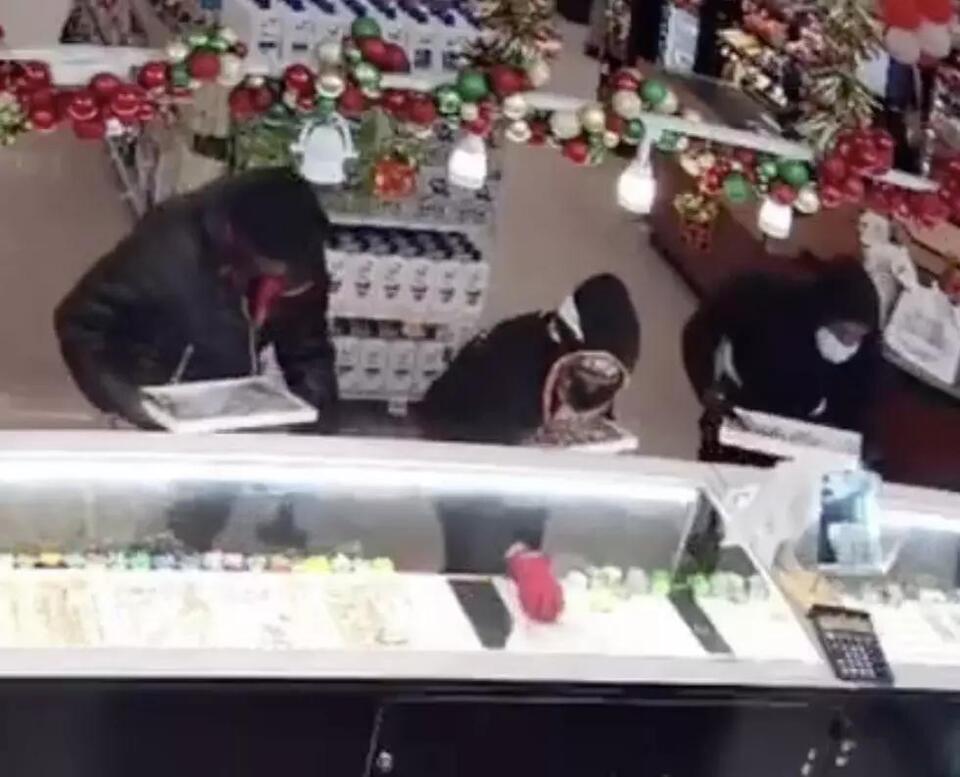 Texas Store Robbed of Over $600,000 in Jewelry - NewsBreak