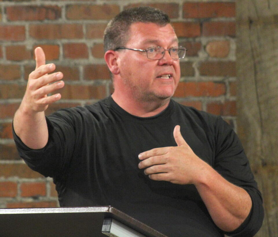 Engineer confronts Elm City mayor - NewsBreak