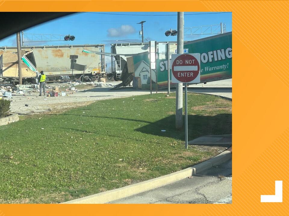 Train hits tractortrailer in Annawan