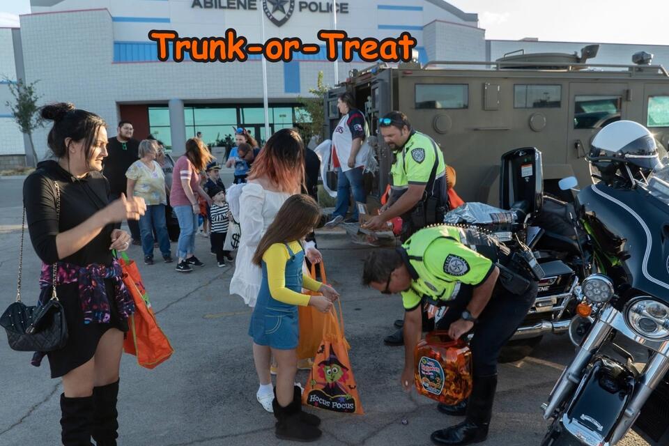 Abilene Police Department Hosts Trunk Or Treat On South 1st Street With ...