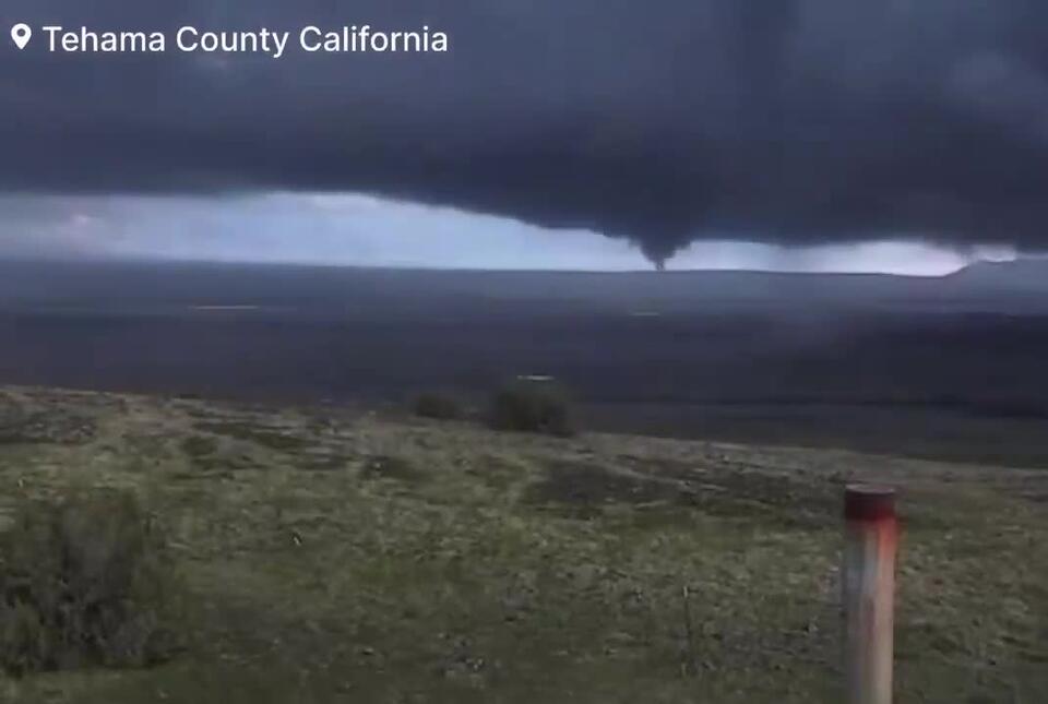 🚨#BREAKING: First ever tornado warning of 2025 has been issued with a ...