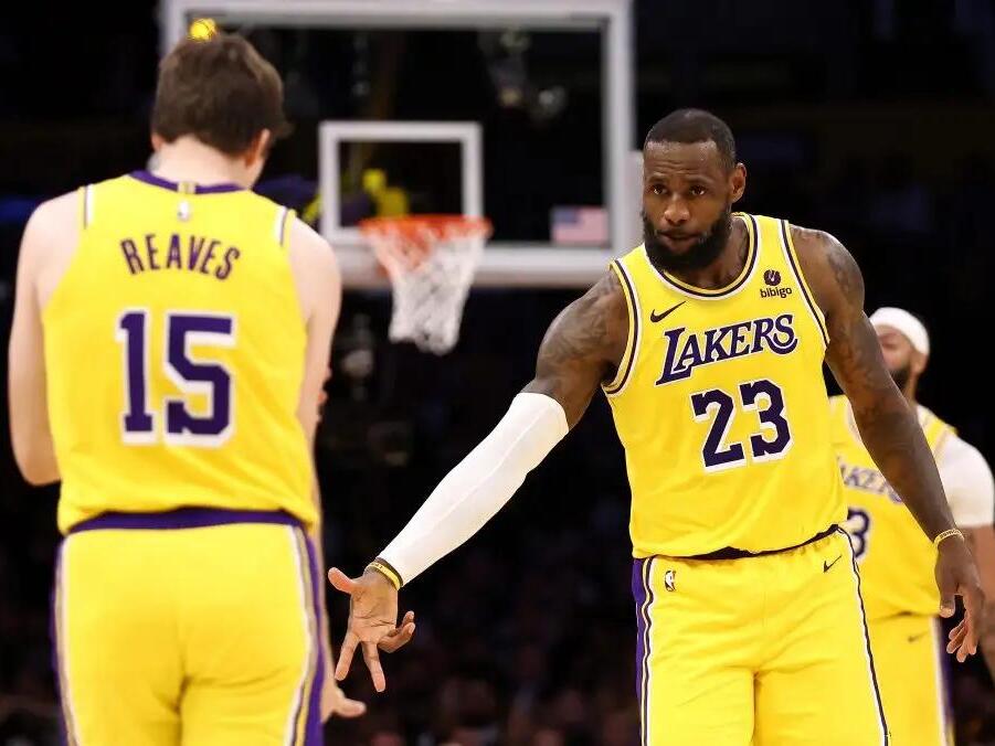 LeBron James Responds to Lakers Trade Rumors