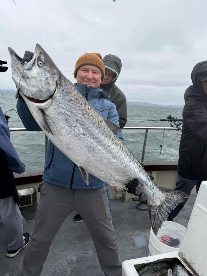 Excellent day on the salmon grounds!