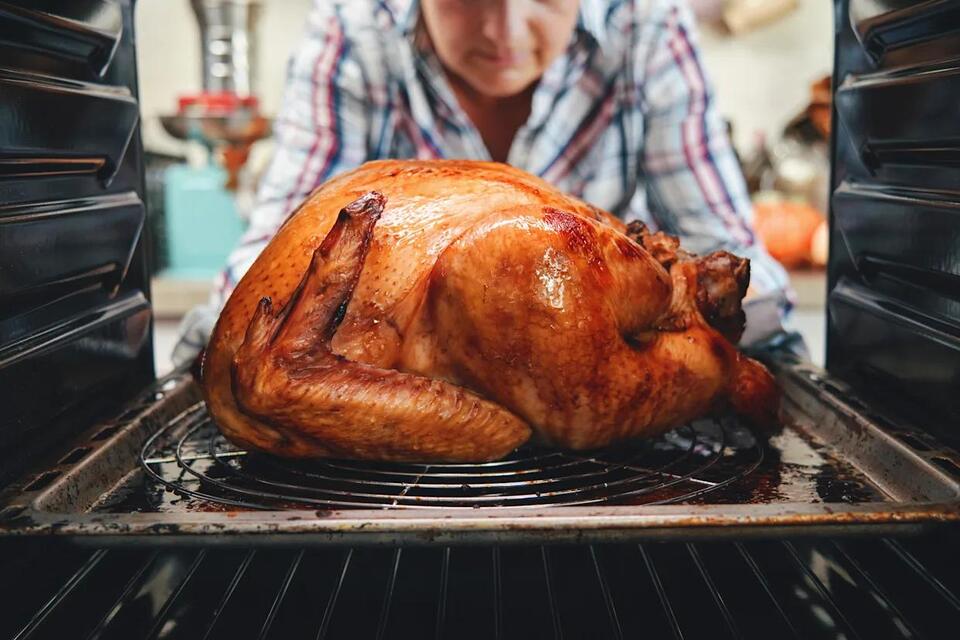 How to safely thaw and cook your Thanksgiving turkey this year ...