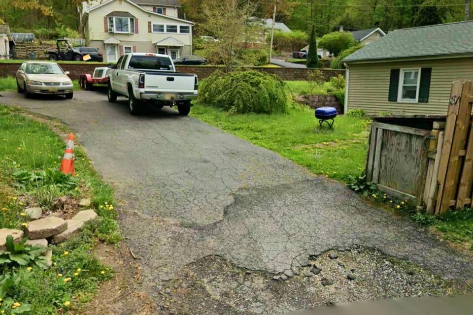 Jefferson, NJ man dies in driveway after being pinned under car - NewsBreak