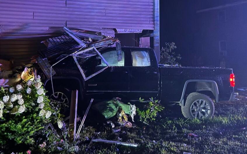 Vehicle crashes into Warren County home - NewsBreak