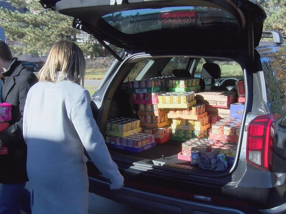 MVAR's Thanksgiving Food Drive Delivery at Utica's Hope House