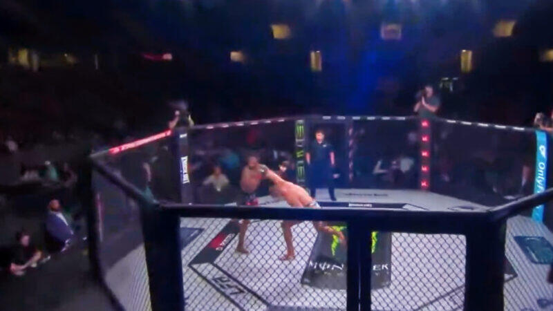 MMA Star Delivers Brutal 4-Second Knockout With Vicious Overhand Right ...
