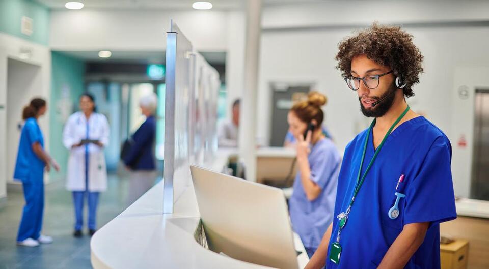 Why NHS 111 call handlers are quitting their jobs in large numbers ...