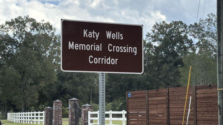 Livingston Parish honors crossing guard Katy Wells with memorial day ...