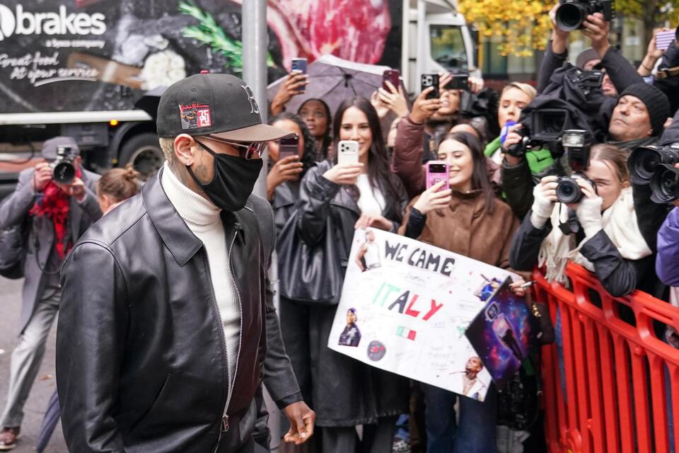 Chris Brown gets suspended prison sentence over London nightclub attack ...