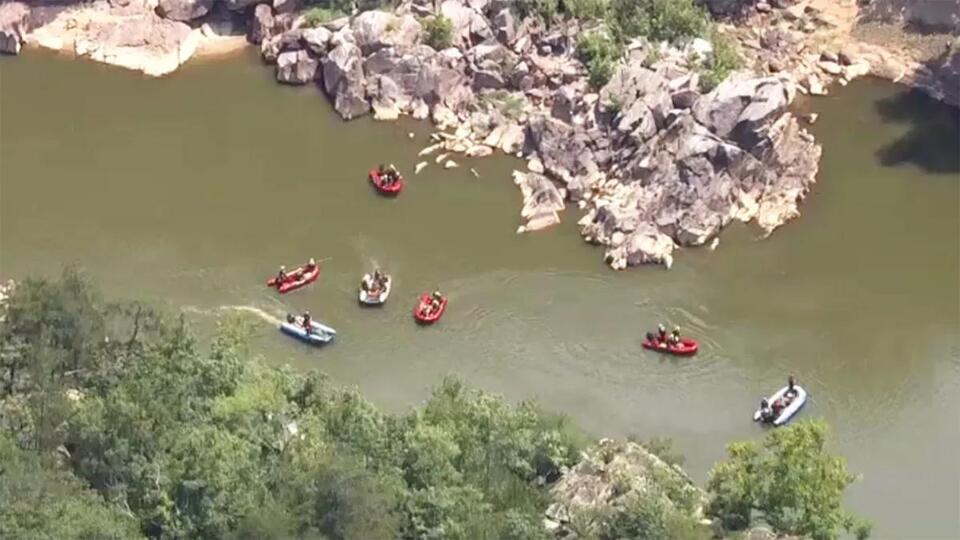 Crews search for missing man in Potomac River