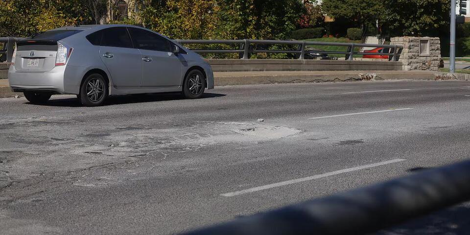 Pothole-damaged bridge near Plaza costs Kansas City drivers thousands ...