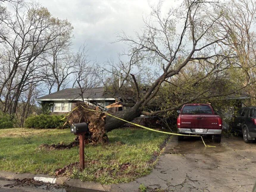 Thousands lose power in Mid-Missouri; severe storms leave damage in ...