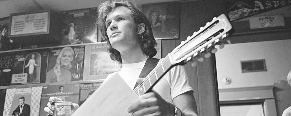 On This Day in 2021, a Legendary Outlaw Country Songwriter Quietly ...