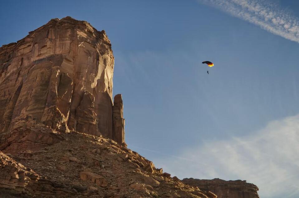 BASE jumper fatally plunges 700 feet after wingsuit failure in Utah ...