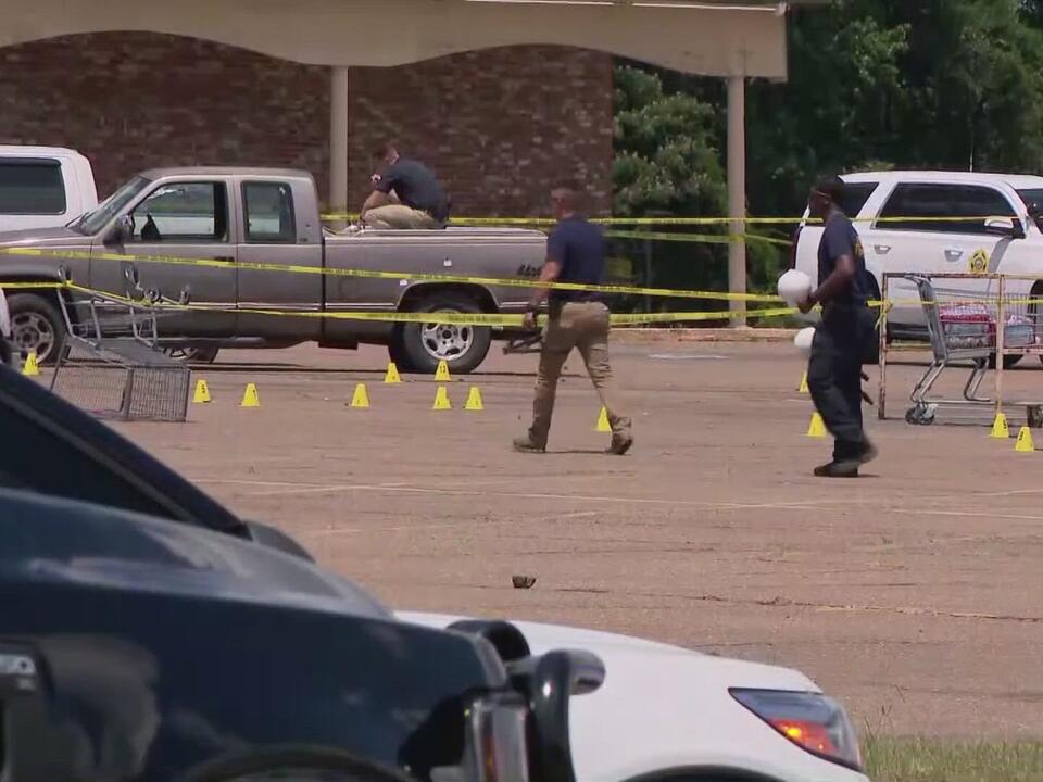 3 killed 11 injured in Arkansas mass shooting
