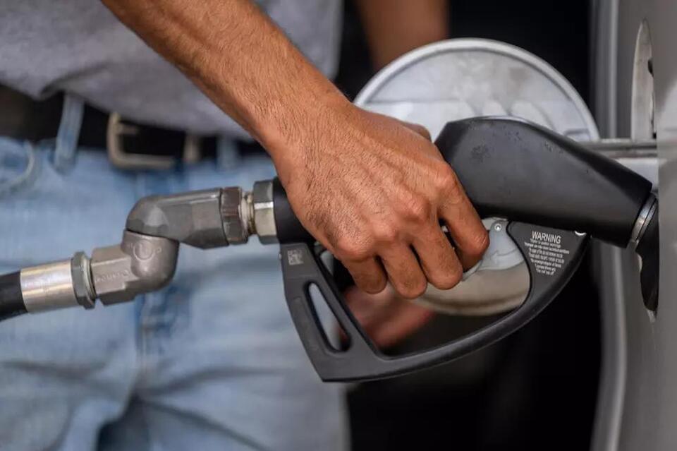 Gas Prices Expected to Decline for 3rd Straight Year in 2025 - NewsBreak