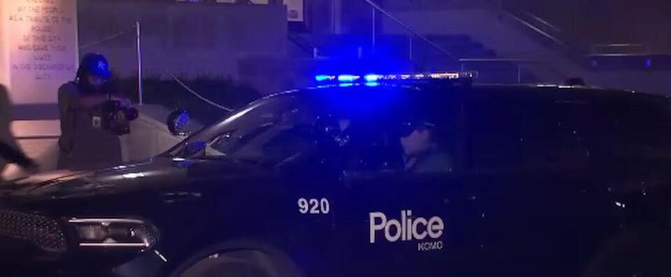 Police chase ends in standoff after crash in Kansas City - NewsBreak