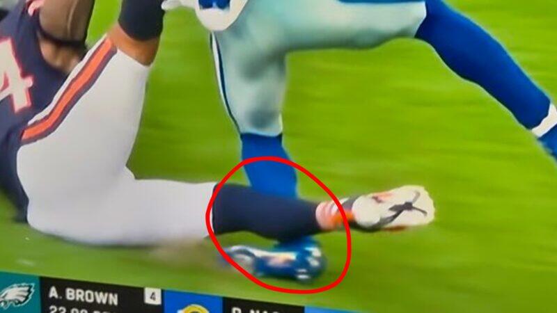 NFL Shock: CeeDee Lamb Suffers Serious Ankle Injury, Leaves Field in Pain and Leaves a Horrifying Image in Game Against Chicago Bears [VIDEO].