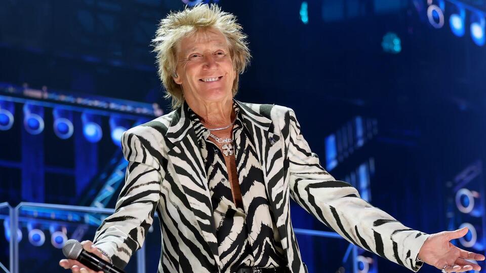 Rock Legend Rod Stewart, 81, Suffers Frightening Onstage Health Scare
