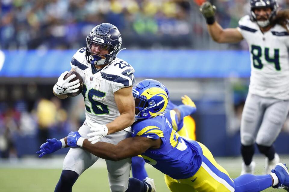 Seahawks running backs are going nowhere fast in the red zone - NewsBreak