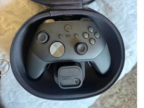 Xbox Elite Series 3 controller sample leaks with LCD screen and ...