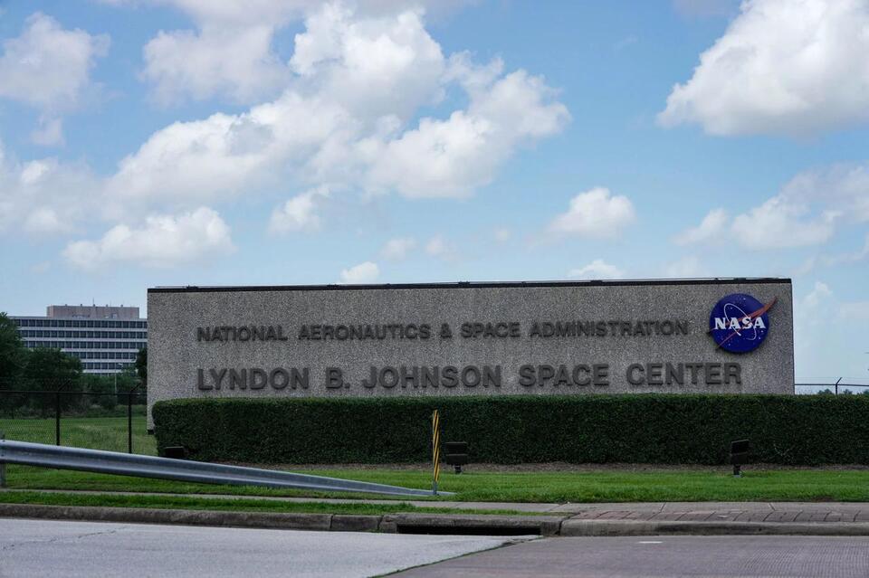 NASA seeks research volunteers to spend a year on a simulated mission to Mars or the Moon
