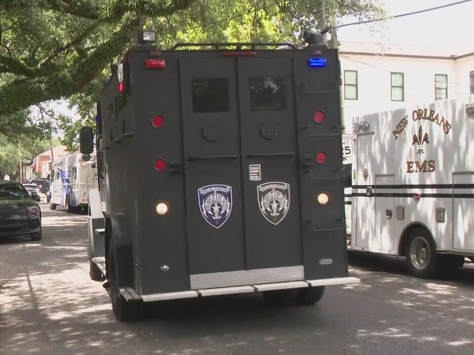 Attempted murder suspect surrenders after standoff in Central City