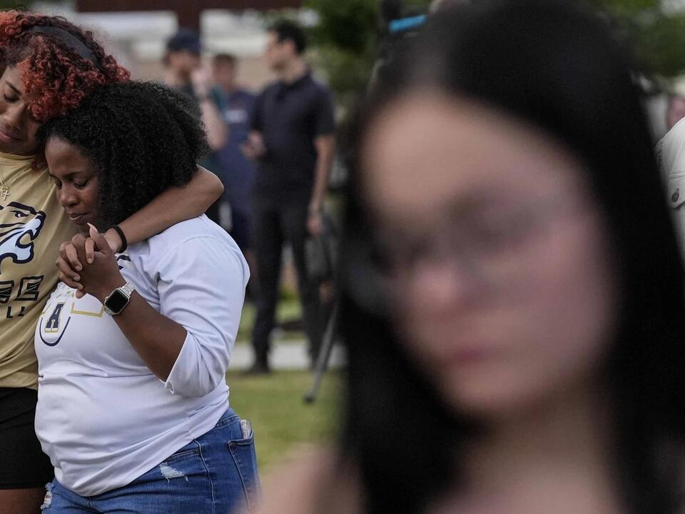 Teen charged in Georgia school shooting and his father to stay in ...