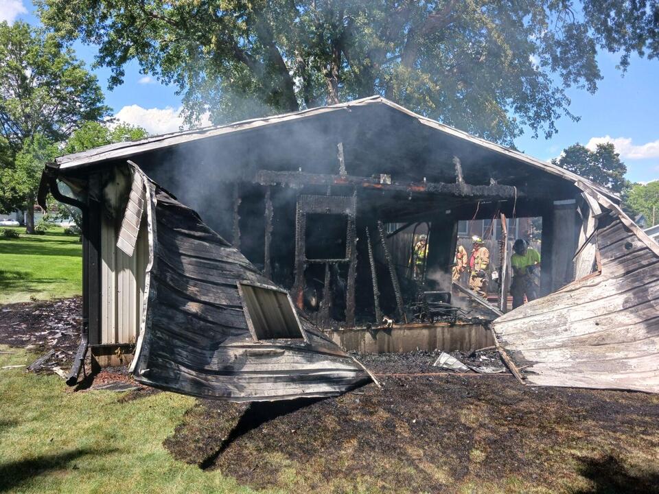 Fire destroys garage in Villisca