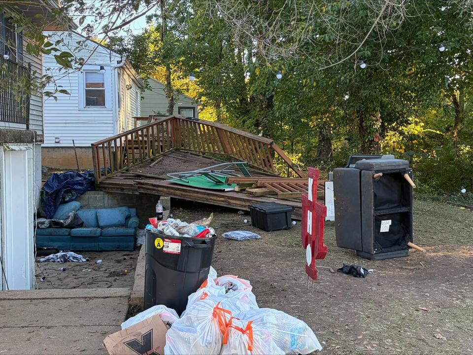 Deck collapse at off-campus Bloomington home draws emergency response ...